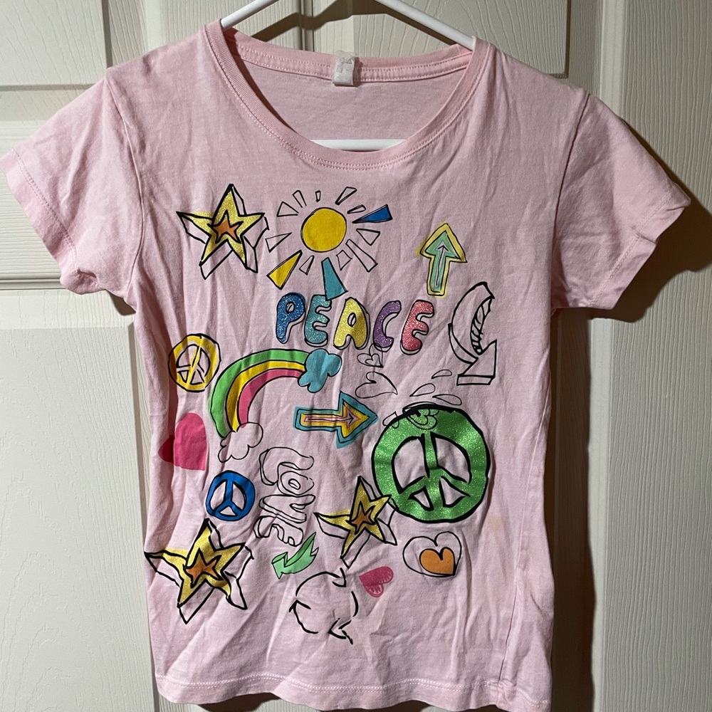 Girls short sleeve tee.